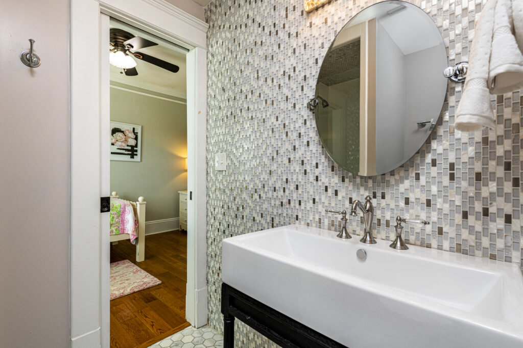 208 Ashe Ave Raleigh NC 27605 – Hillman Real Estate Group at eXp Realty