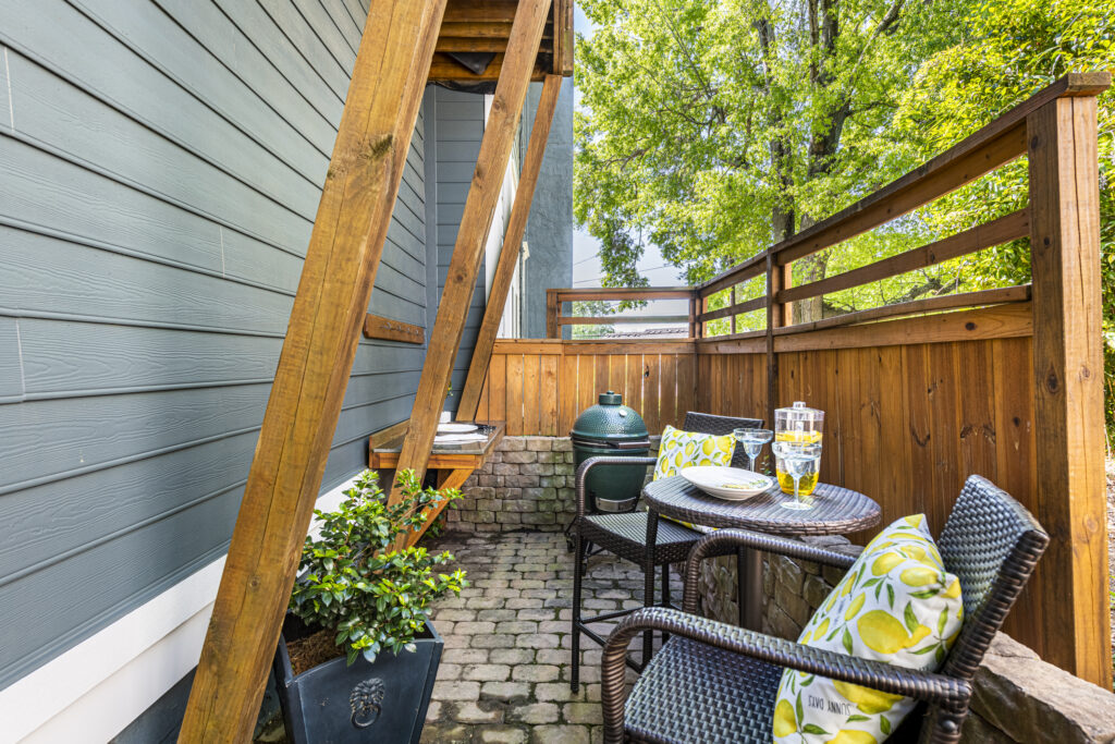 208 Ashe Ave Raleigh NC 27605 – Hillman Real Estate Group at eXp Realty