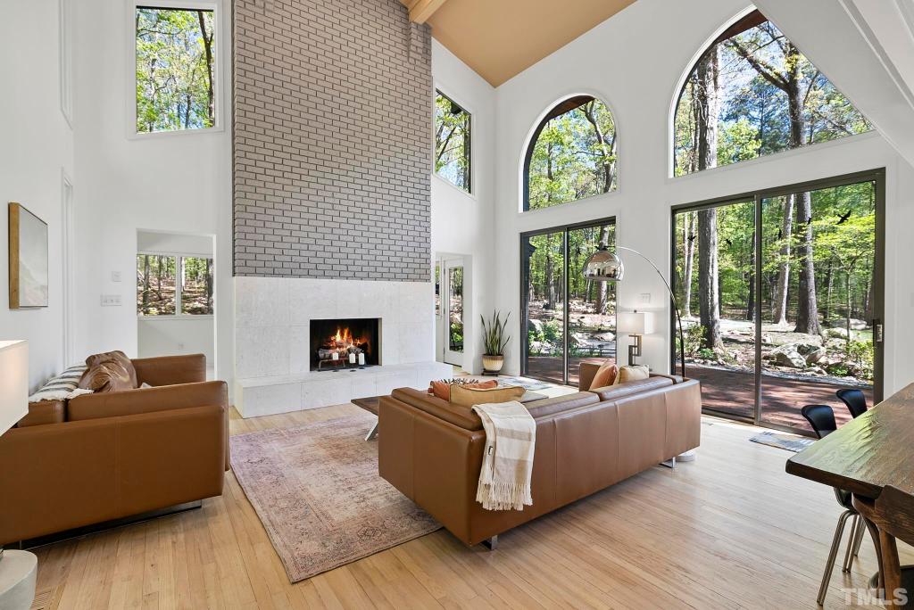 246 Coeur De Bois Lane Living Room