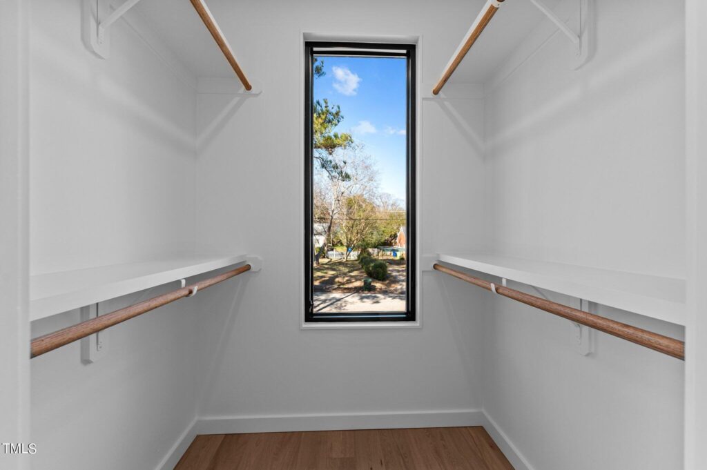 HREG MHTOM 716 Brighton Road Secondary Closet