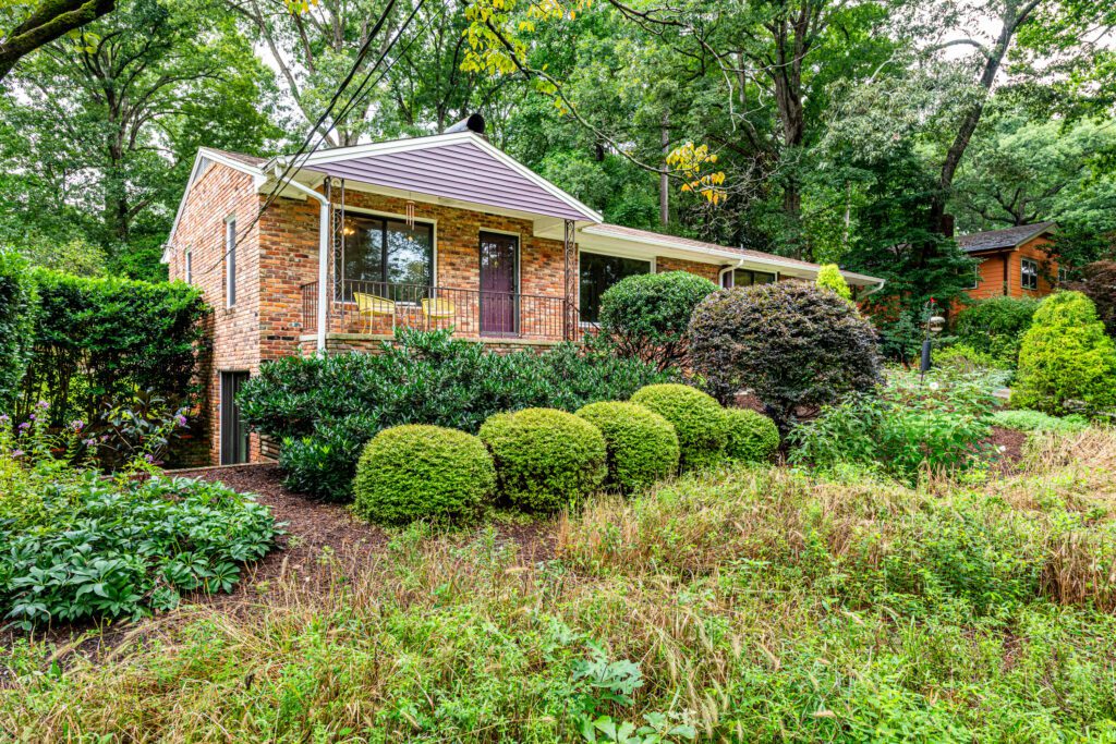 1012 Ravenwood Drive Raleigh NC 27606 – Hillman Real Estate Group at eXp Realty