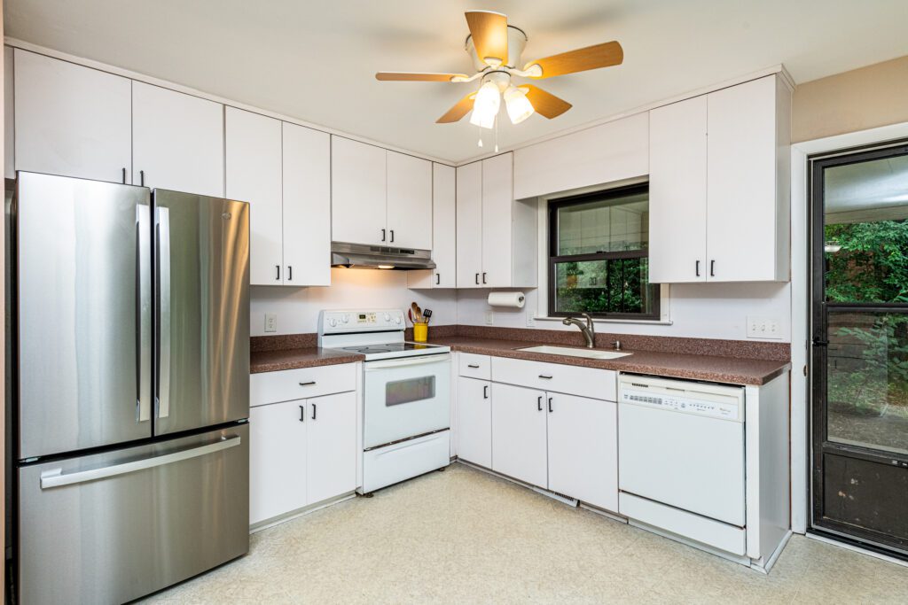 1012 Ravenwood Drive Raleigh NC 27606 – Hillman Real Estate Group at eXp Realty