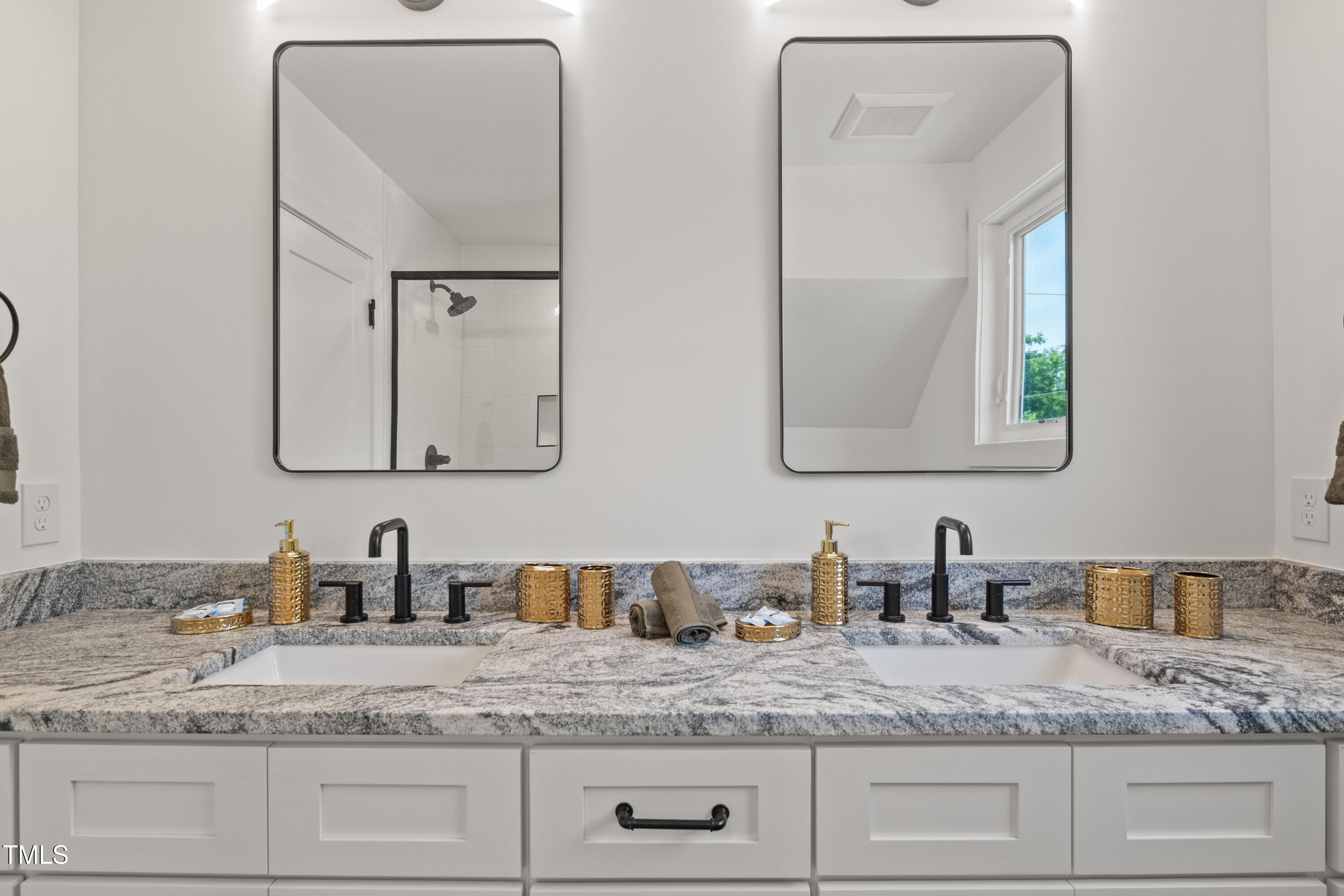 MHOTM 400 Bragg Street