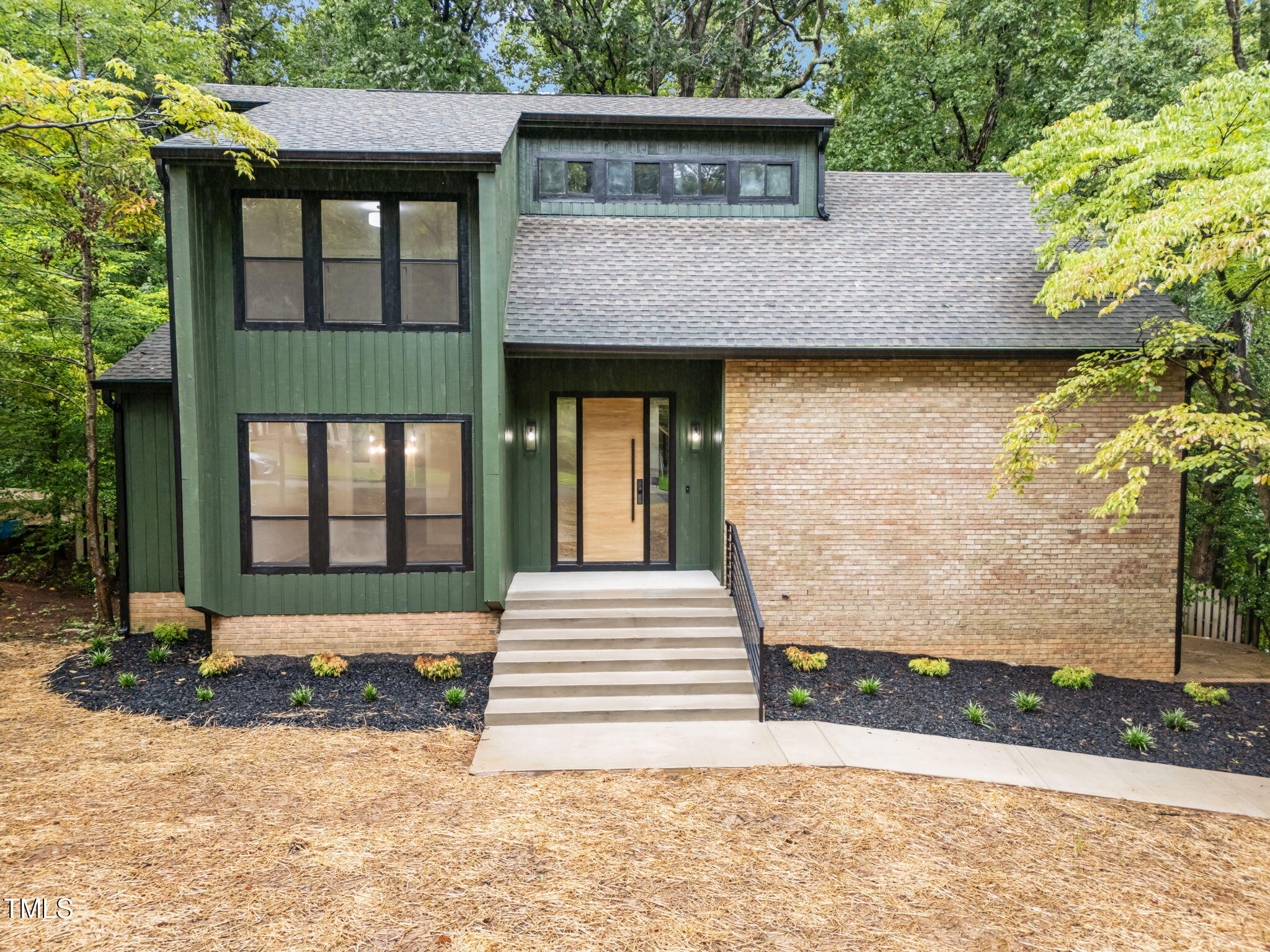 7820 Harbor Drive Outside View